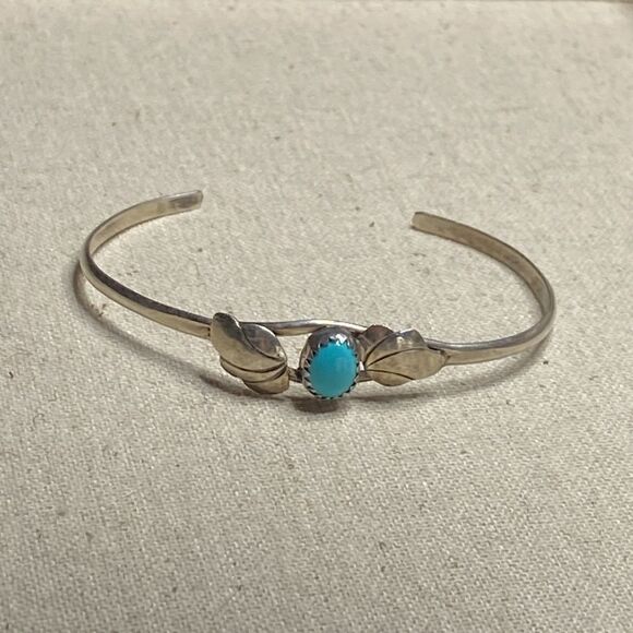 💛 Sterling Silver Native American Turquoise Cuff Bracelet - Picture 4 of 4
